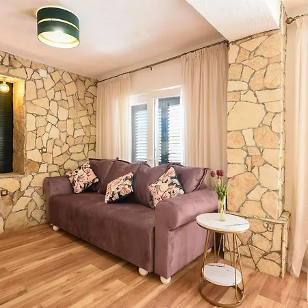 Oliva Villa *