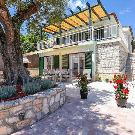 Oliva Villa *