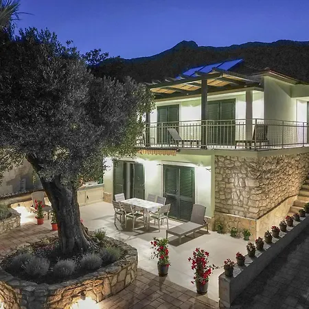 Oliva Villa *