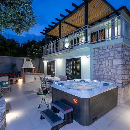 Oliva Villa