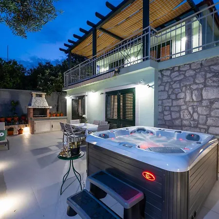 Villa Oliva *